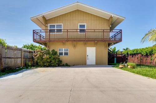 The Waterfront Cottage with Dock in Goodland!