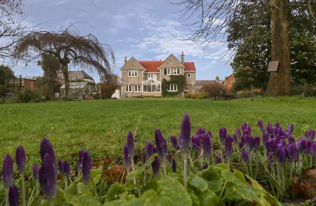 THE WELL HOUSE, pet friendly, luxury holiday cottage in Bournemouth