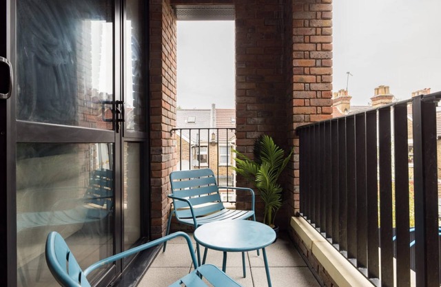 The Wembley Hideout - Stylish 2bdr Flat With Balcony