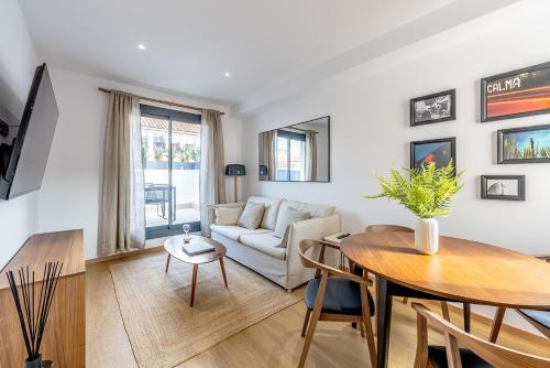 The White Flats Les Corts