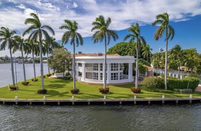 The White House - Luxury Mansion - 11 Bedrooms - Unique