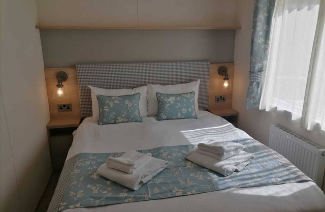 The Willows - 3 bedrooms with enclosed decking (D/F)