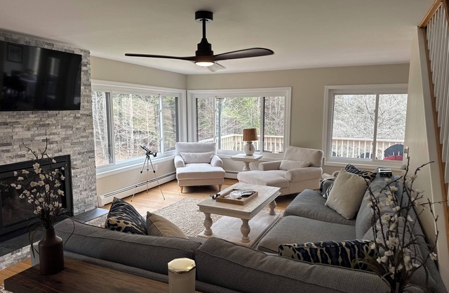 The Woodstead in Quechee- New Listing to VRBO!