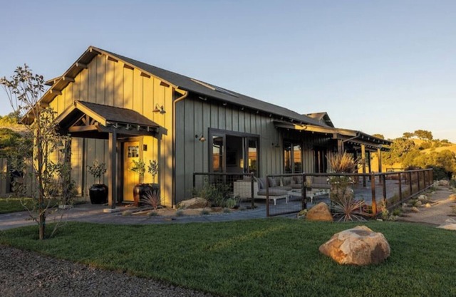 The Yellow Door SYnn