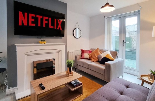 This 3-bedroom house has 4 beds plus an extra sofa bed, commonly hosting groups up of 6