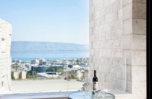 This apartment is a 3 bedroom(s), 2 bathrooms, located in Tiberias, North District.