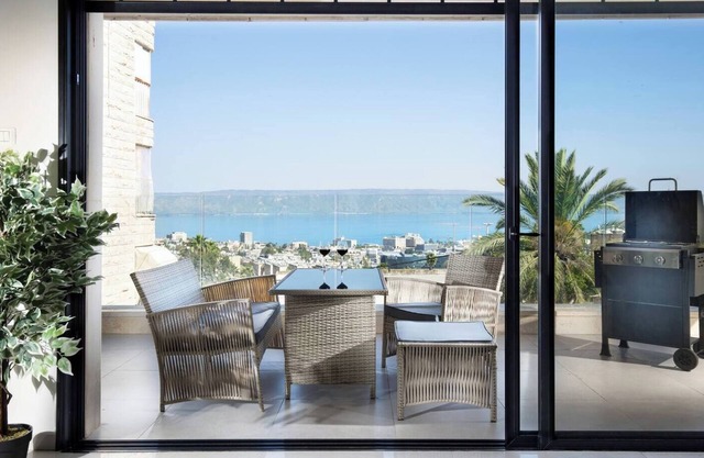 This apartment is a 4 bedroom(s), 2.5 bathrooms, located in Tiberias, North District.