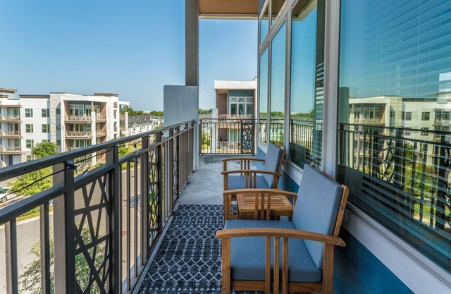 This apartment is a 3 bedroom(s), 2 bathrooms, located in Jacksonville, FL.