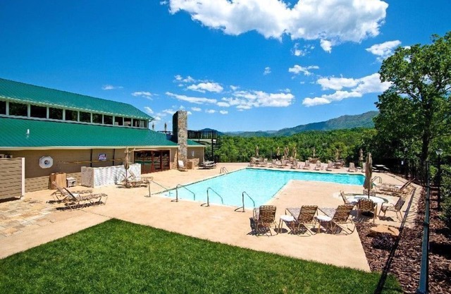 This country cottage located near the Great Smoky National Park