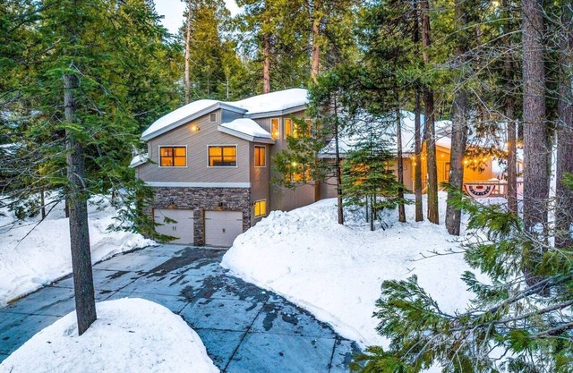 This house is a 4 bedroom(s), 3 bathrooms, located in Shaver Lake, CA.
