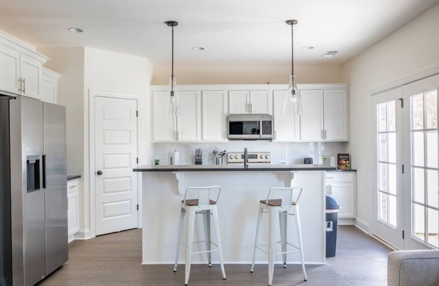 This townhouse is a 3 bedroom(s), 2.5 bathrooms, located in Nashville, TN.