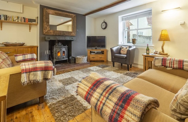 This traditional cottage provides comfortable accommodation with quirky styling.