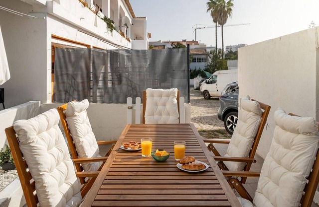 Three-bed House With Private Patio in Quarteira