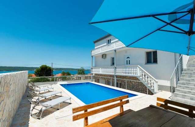 Three Bedroom apartment with Terrace and Swimming pool