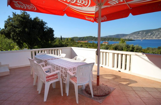 Three bedroom apartment with terrace and sea view Kneža, Korčula (A-9269-a)