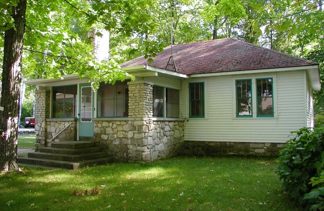 Three bedroom cottage in Point Beach area of Egg Harbor