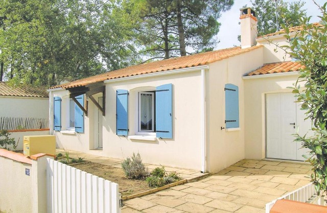 Three-Bedroom Holiday Home In La Tranche Sur Mer