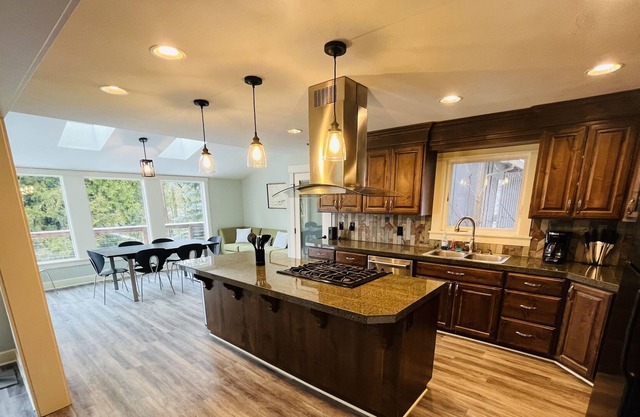 Three Bedroom Portland Home in Quiet, Safe, Wooded Neighborhood