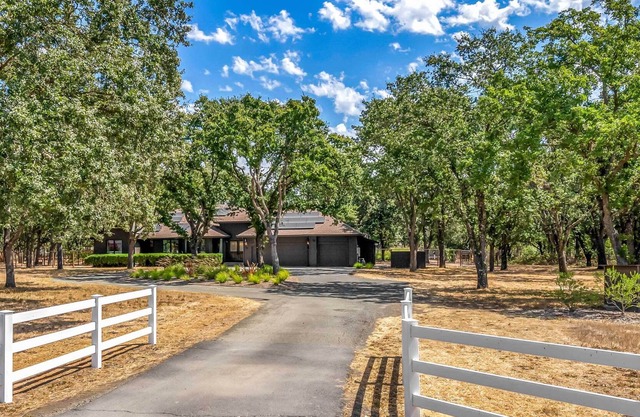 Three bedroom, three bathroom home in beautiful Sonoma Valley Wine Country.