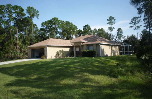 Three bedroom villa with pool, in a quiet location,close to Gulf Coast beaches
