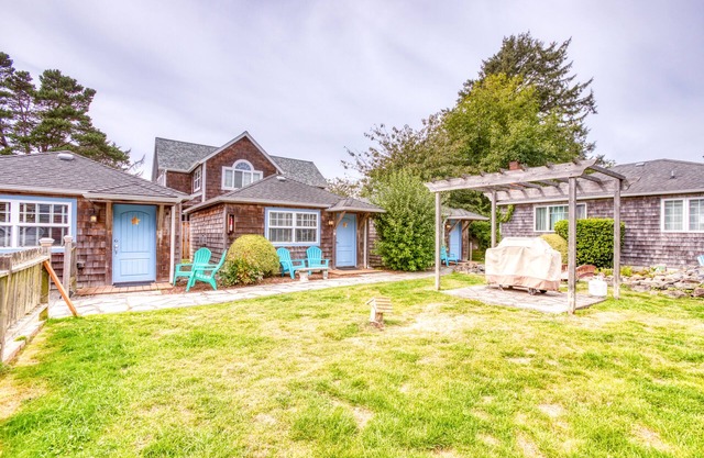 Three Cozy Cottages w/Gas Fireplaces, Courtyard, & Beach Access - Dog-Friendly