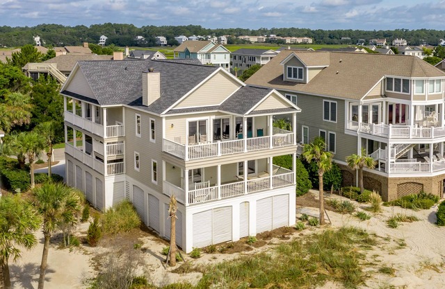 Three Daughters: Oceanfront House in Gated Community w/Pool