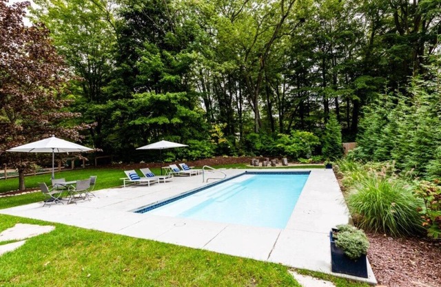 (Three Night Summer Min!) LAKESIDE HOME WITH PRIVATE POOL and ASSOCIATION BEACH
