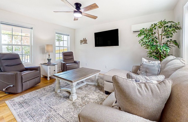 Three-story retreat near Norris Lake with a patio, porch, & washer/dryer