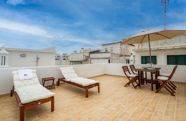 Tia Anica House II - apartment with terrace in central Fuseta beach village