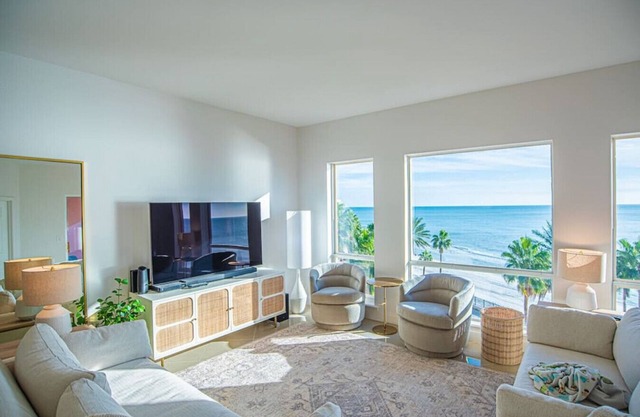 Tides Beach Club #623, Top Floor Beach Front Luxury!