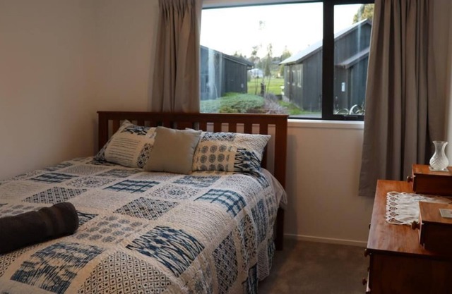 Tiffany place Chalet 2 bed luxury apartment with twin spa bath