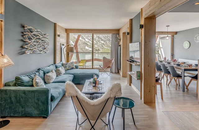 Tignes: Stunning 5-room apartment for 8 with south balcony and hotel services