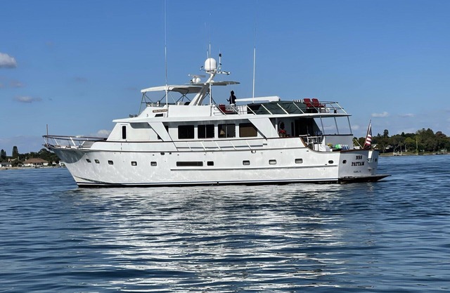 TIMEWARP 84 FOOT YACHT CLOSE TO THE BEACH CAN RELOCATE