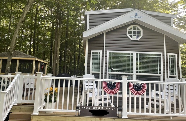 TINY HOME/LAKE CABIN IN PRIVATE EAGLE LAKE COMMUNITY WITH ALL AMENETIES INCLUDED