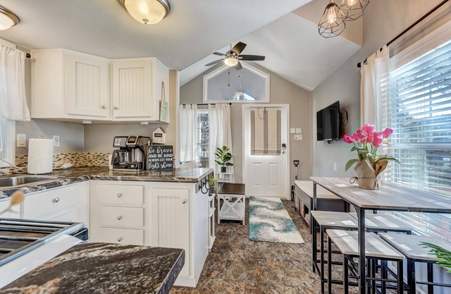 Tiny House | Pet-Friendly | Pikes Peak Views