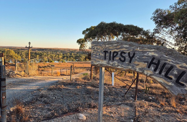Tipsy Hill Cottage, River Views at Walker Flat SA. Perfect for a weekend getaway
