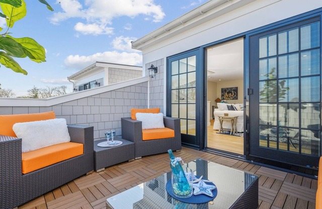 TJs Tide: Prime Location Condo w/Outdoor Deck