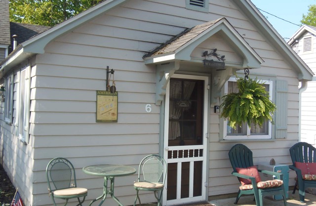 To A Ludington Cottages. Parkview #6. Fall Rates. Two night stays!