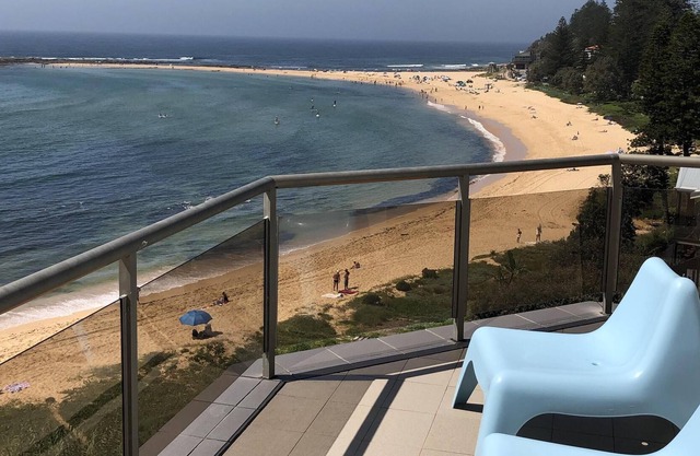 Toowoon Bay Beach Front- Fantastic Views- Pool - Free Wifi, and Netflix