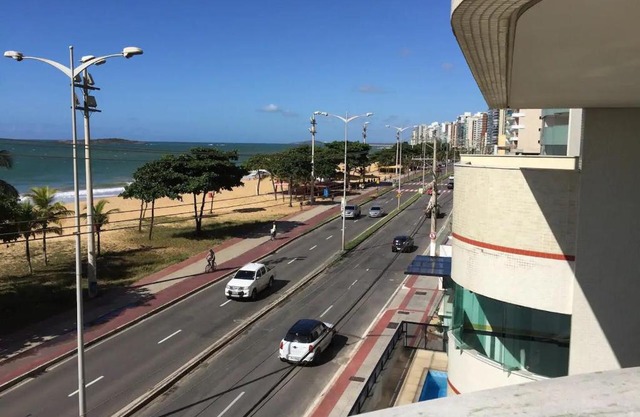 TOP DA PRAIA - 2qts, ar cond, WIFI, cozinha, garagem , completo