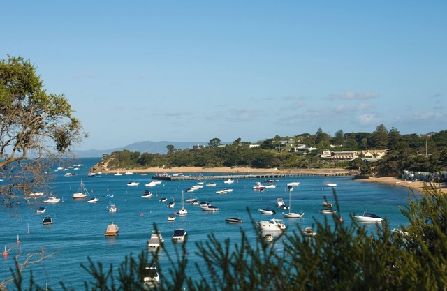 Top Deck Apartment: 1 BR, 1 BA in Portsea, Sleeps 2