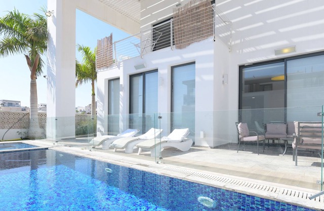 Top Design Luxury Villa in Eilat with Heated Pool, Hot Tub and Saunas