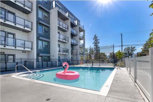Top Floor Lakeshore Views Near Skiing