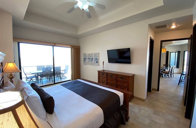 Top Floor Paradise: 3BD/3BA with Panoramic Ocean Views, Panoramic Ocean Views! Modern Decor, Top Flo