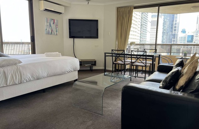 Top Floor Sydney Hyde Park with Balcony & Views