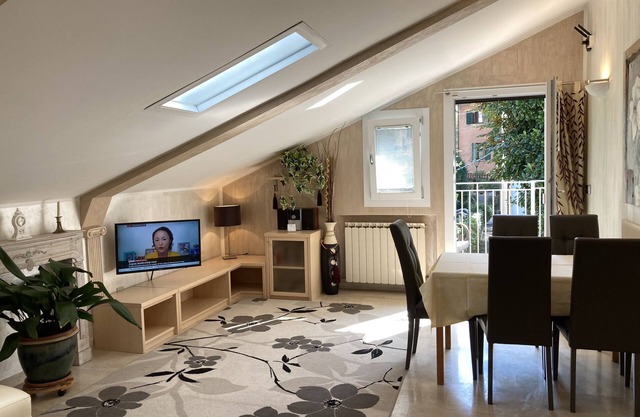 Top Garden Apartment