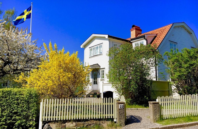 Top location in idyllic neighborhood near the city
