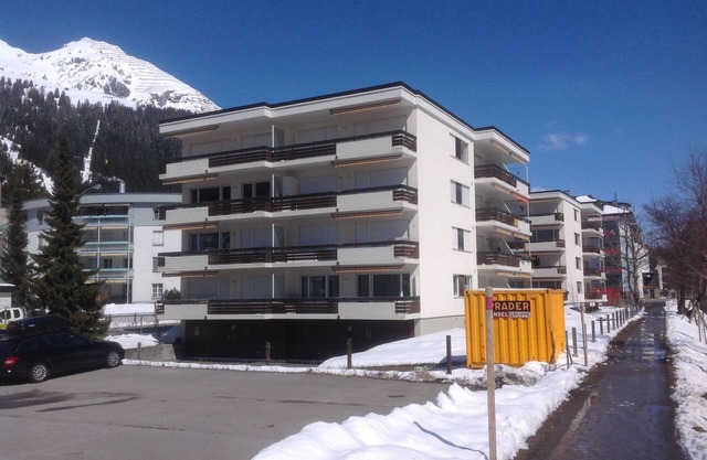 Top location right next to the Jakobshorn cable car, ideal for sports enthusiasts and hikers