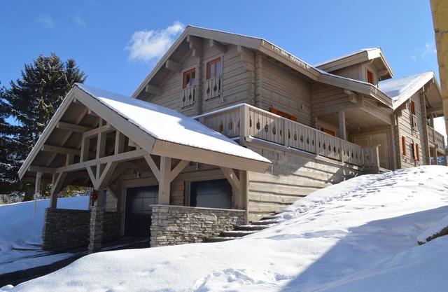 Top-of-the-range chalet 5 minutes from the village and slopes