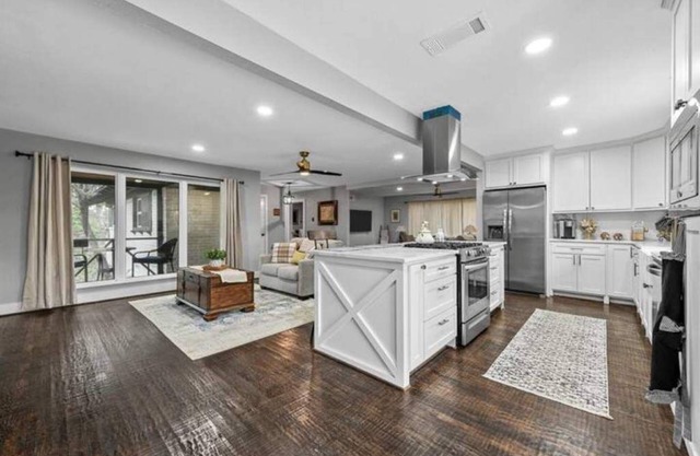 Top Rated Updated Home with Game Room. Cozy Family Getaway